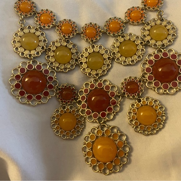 NWT. Glamorous statement necklace. - Picture 3 of 3